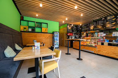 Palacinky Bratislava - Paris Café Crêperie & Mac - Karadžičova 12, 821 08 Bratislava, Slovakia