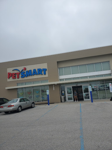 Pet Supply Store «PetSmart», reviews and photos, 320 W Town Square Way, Oak Creek, WI 53154, USA