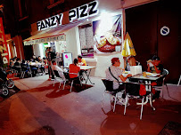 Atmosphère du Restaurant de tacos Tacos et pizzas à l'arbresle Fanzy Pizz hamburger tacos sandwich - n°1
