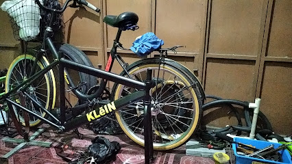 Bengkel bike mechanic