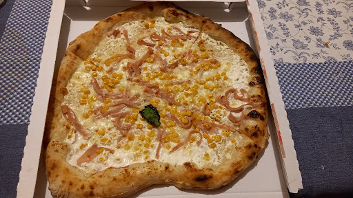 Pizzeria Girarrosto Stai Senza Penzier in Lusciano, Provincia di Caserta