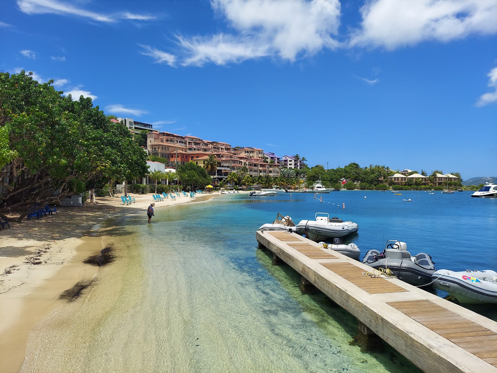 Fotografija Cruz Bay beach priljubljeno mesto med poznavalci sprostitve