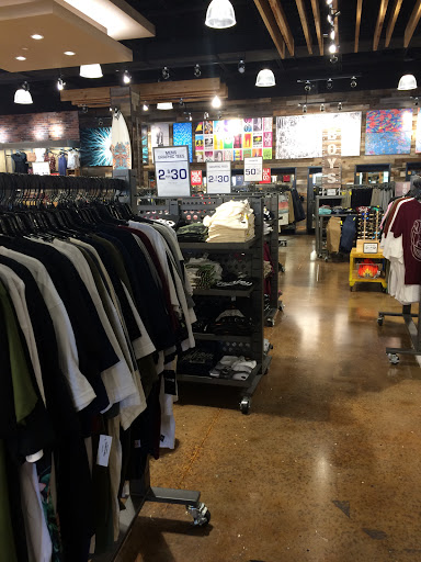 Clothing Store «Tillys», reviews and photos, 343 N Alafaya Trail, Orlando, FL 32828, USA