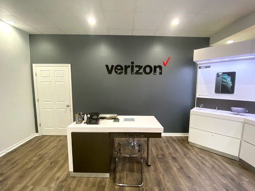 Cell Phone Store «Verizon Wireless Central Avenue», reviews and photos, 498 Central Ave, Cedarhurst, NY 11516, USA