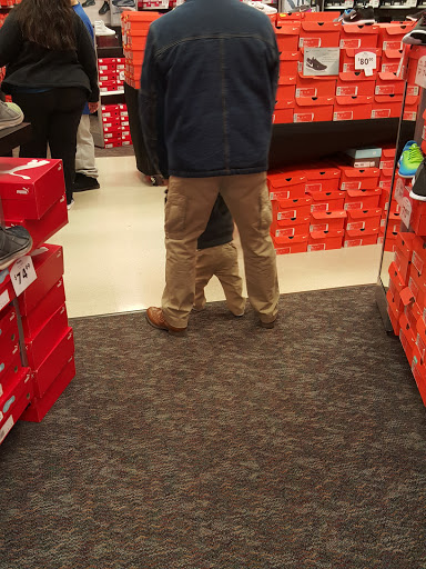 Shoe Store «Shoe Carnival», reviews and photos, 4835 W 77th St, Burbank, IL 60459, USA