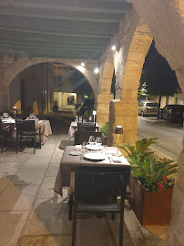 Atmosphère du Restaurant Les Arches à Aigues-Mortes - n°5