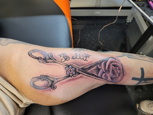 Tattoo Shop «House of Stain», reviews and photos, 4170 W Broad St, Columbus, OH 43228, USA