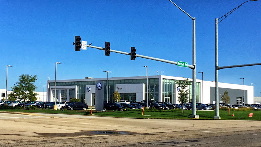 Volkswagen Dealer «Elgin Volkswagen», reviews and photos, 2630 Auto Mall Dr, Elgin, IL 60124, USA