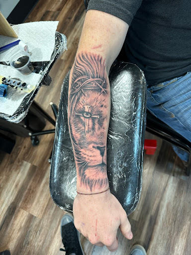 Explore behind ear tattoo ideas for guys, creative tattoo ideas in Nazareth, available at Nocturnal Tattoo