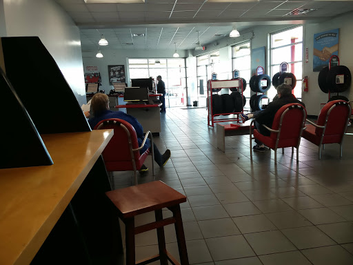 Tire Shop «Discount Tire Store - Roswell, GA», reviews and photos, 11208 Alpharetta Hwy, Roswell, GA 30076, USA