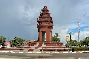 Independence Monument - Kampong Chhnang Province image