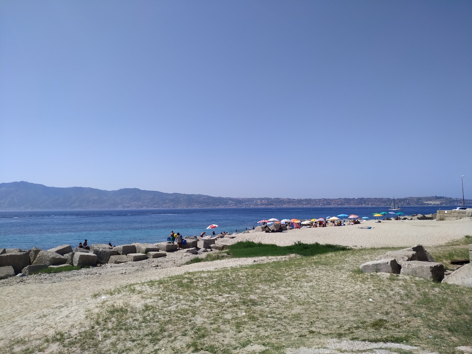 Spiaggia di via Lungomare'in fotoğrafı küçük koylar ile birlikte