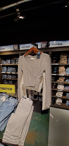 Clothing Store «Hollister Co.», reviews and photos, 21100 Dulles Town Cir #234, Dulles, VA 20166, USA