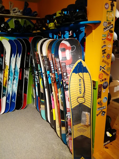 Snowboard Shop «No School Snowboard Shop», reviews and photos, 123 Old 108 Loop, Jeffersonville, VT 05464, USA