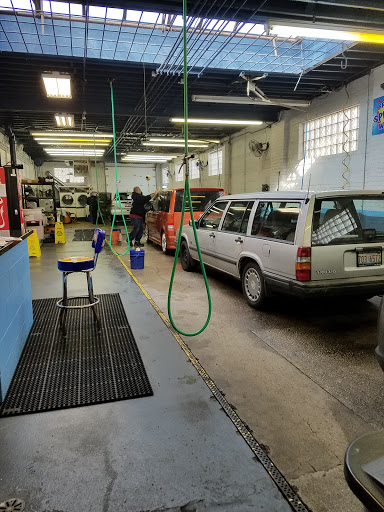 Car Wash «Forest Glen Hand Car Wash», reviews and photos, 5322 N Elston Ave, Chicago, IL 60630, USA