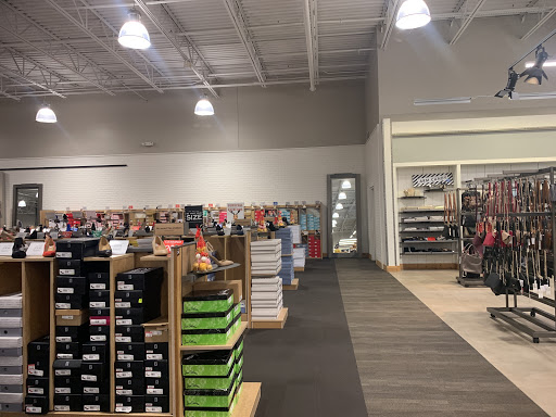 Shoe Store «DSW Designer Shoe Warehouse», reviews and photos, 4665 Town Crossing Dr, Jacksonville, FL 32246, USA