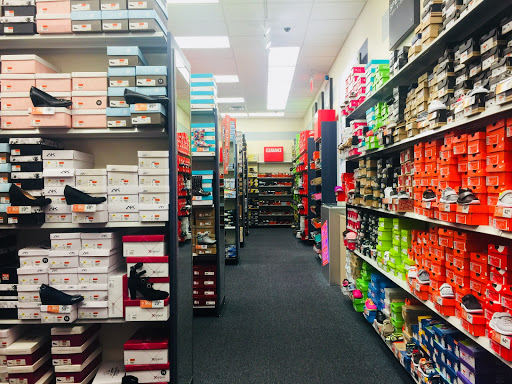 Shoe Store «Rack Room Shoes», reviews and photos, 3017 Market Center Drive, Morrisville, NC 27560, USA