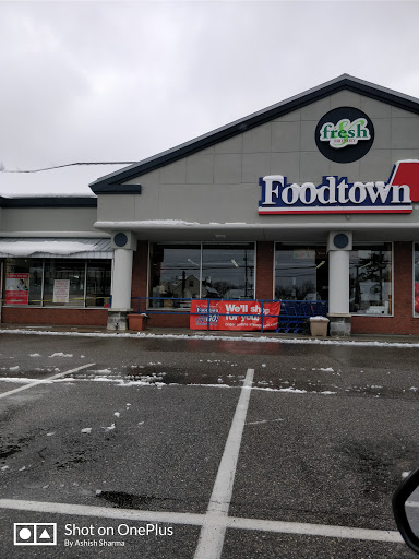 Grocery Store «Ferreira Foodtown of Hicksville», reviews and photos, 520 S Broadway, Hicksville, NY 11801, USA