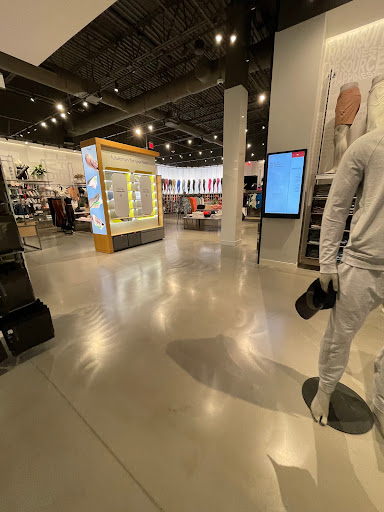 Sportswear Store «lululemon», reviews and photos, 2223 N Westshore Blvd #264, Tampa, FL 33607, USA