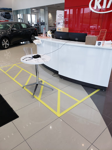 Car Dealer «Summit Place Kia», reviews and photos, 2200 Elizabeth Lake Rd, Waterford Twp, MI 48328, USA