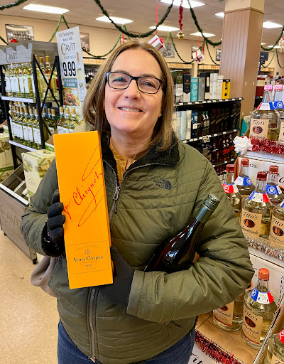 Liquor Store «Town Line Fine Wine, Spirits & Beer», reviews and photos, 345 Hawley Ln, Stratford, CT 06614, USA