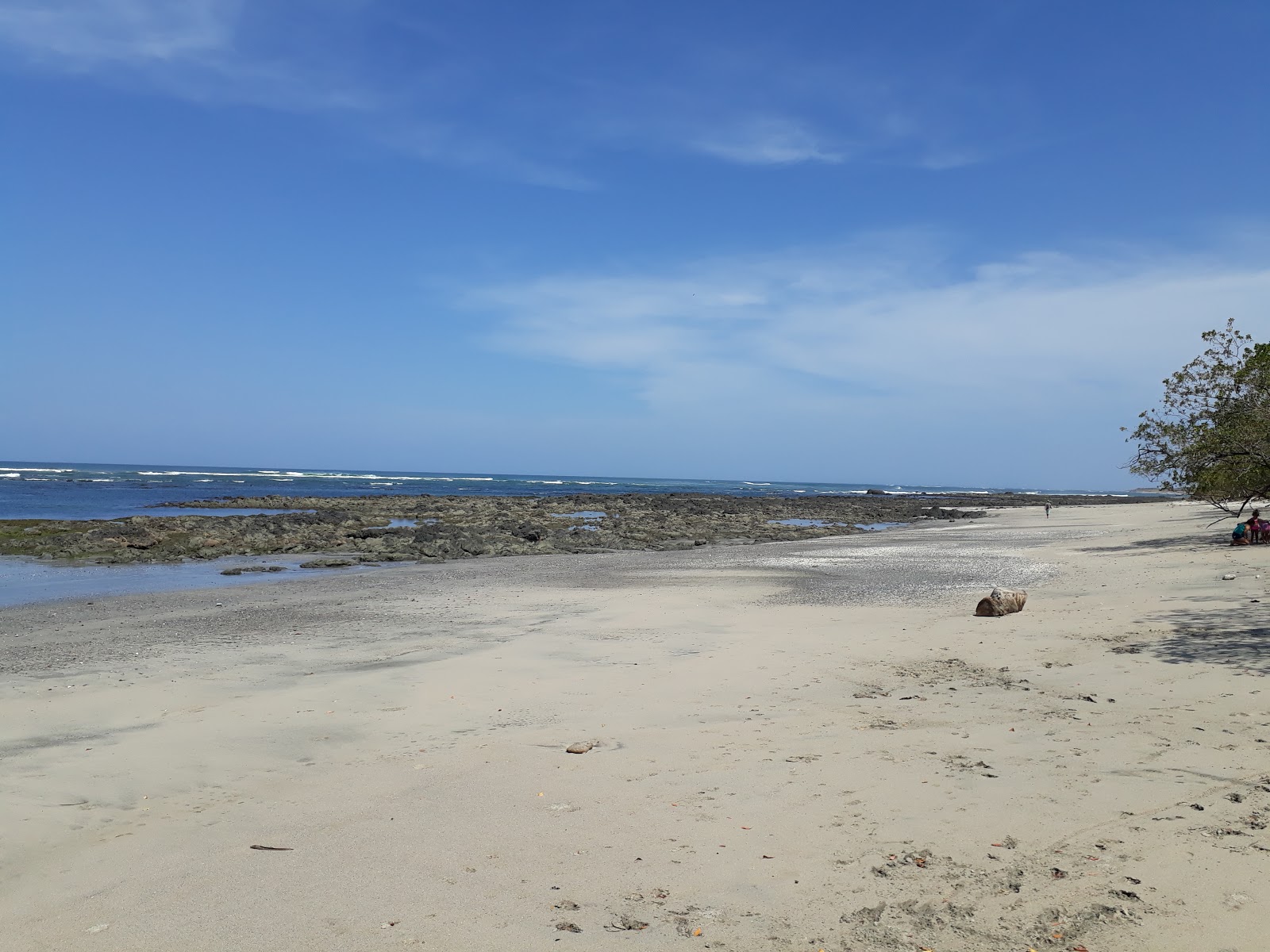 Foto de Playa Lagartillo com água cristalina superfície