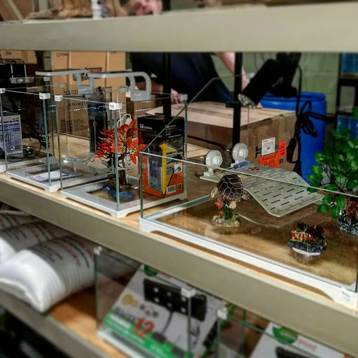 Pet Store «Gills And Thrills Pet Shop», reviews and photos, 204 E 8th St, Lockport, IL 60441, USA