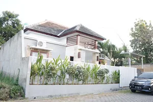 wangi guest house banyuwangi image