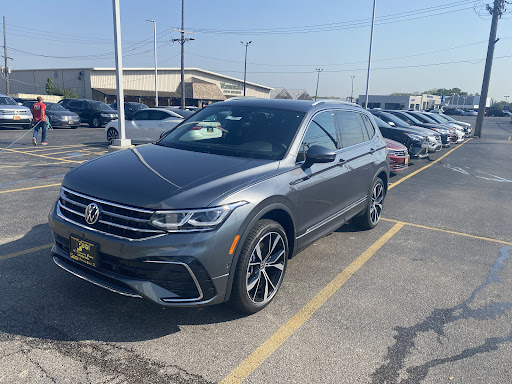 Volkswagen Dealer «Pugi Volkswagen», reviews and photos, 2020 Ogden Ave, Downers Grove, IL 60515, USA
