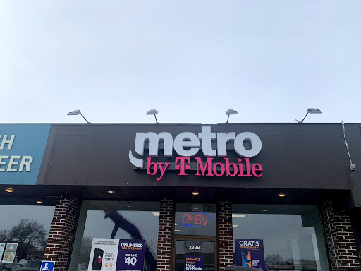 MetroPCS Authorized Dealer, 2823 London Rd #7, Eau Claire, WI 54701, USA, 