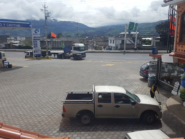 Opiniones de EP PETROECUADOR AMAZONAS Estacion De Servicio (Gasolinera) en Machachi - Gasolinera