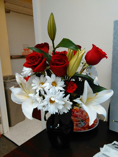 Florist «Backmann Florist», reviews and photos, 15 W Broadway, Derry, NH 03038, USA