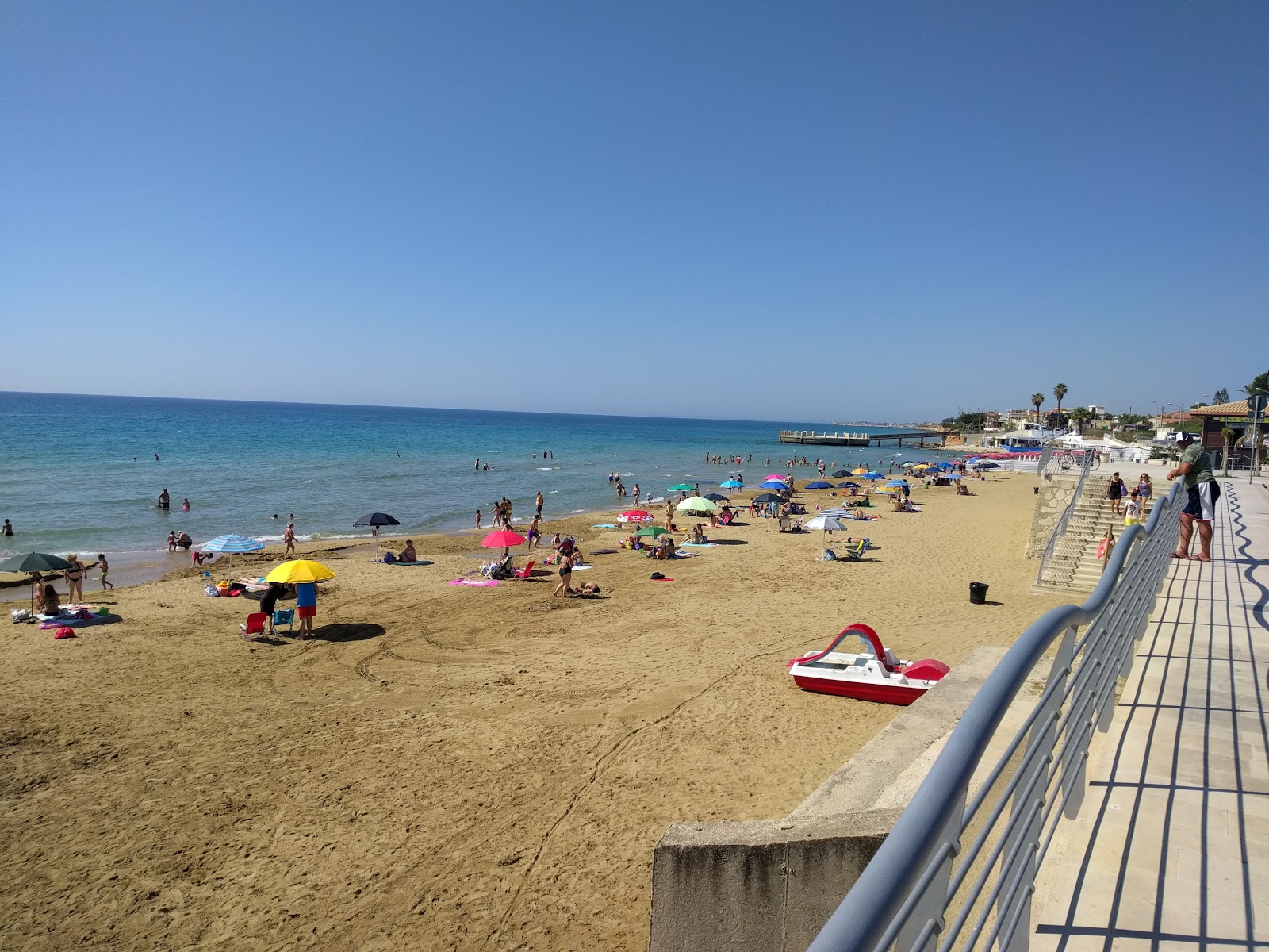 Foto di Lungomare tremoli con una superficie del acqua cristallina