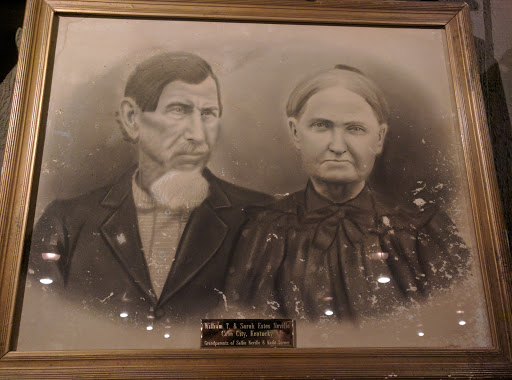 American Restaurant «Cracker Barrel Old Country Store», reviews and photos, 800 Happy Valley St, Cave City, KY 42127, USA