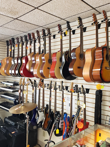 Pawn Shop «GNT Jewelry and Loan Kenosha Pawnshop», reviews and photos, 7944 Sheridan Rd #3, Kenosha, WI 53143, USA