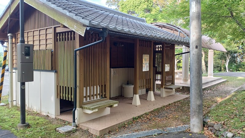 中ノ森の公衆トイレ