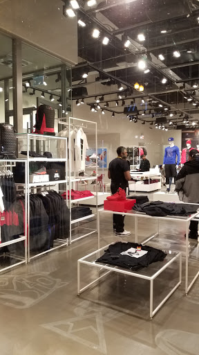 Shoe Store «Footaction», reviews and photos, 32 S State St, Chicago, IL 60603, USA