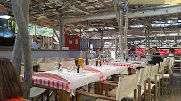 Atmosphère du Restaurant de poisson Plage des Salins à Saint-Tropez - n°13