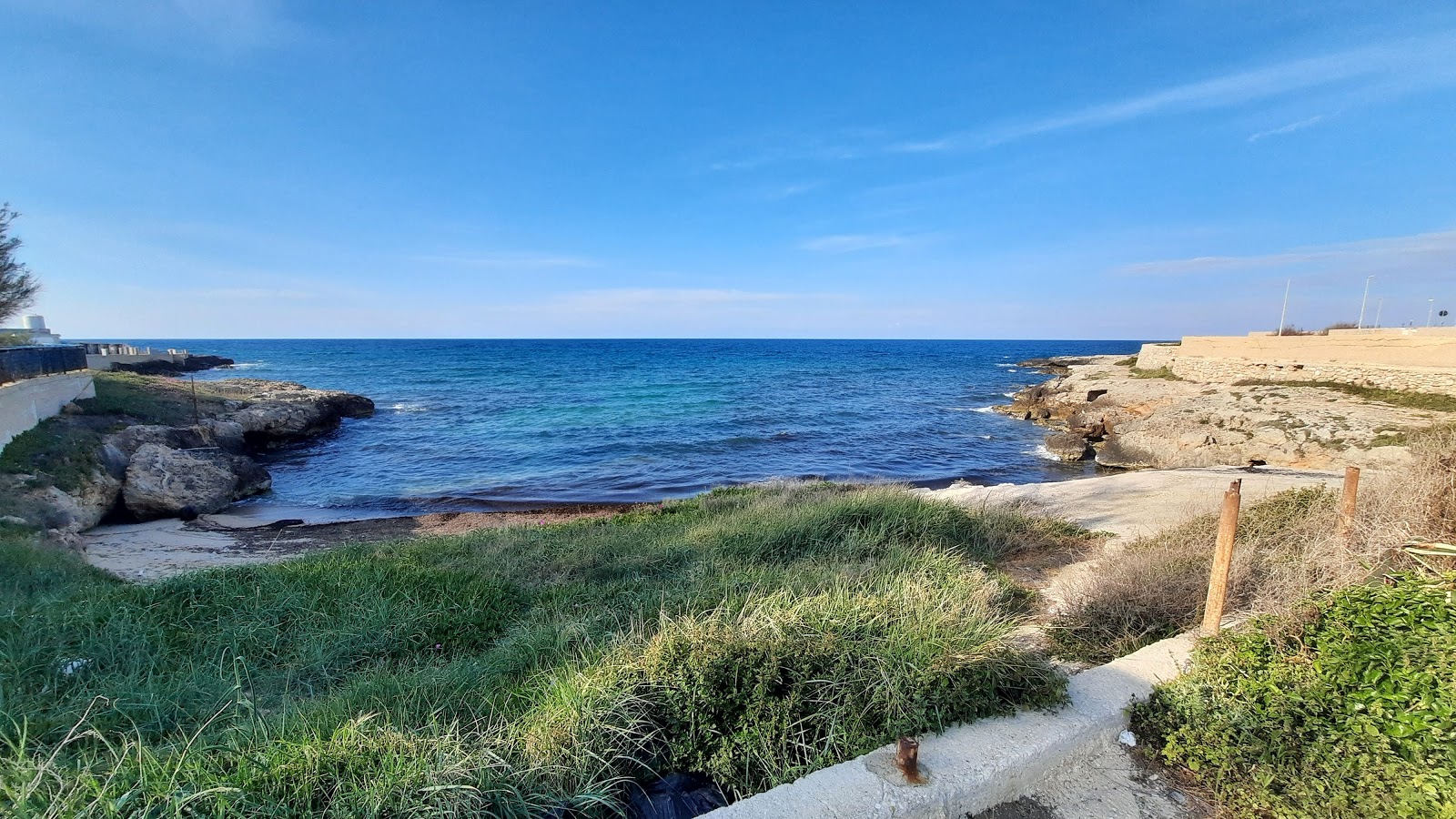 Cala Scizzo beach'in fotoğrafı mavi saf su yüzey ile