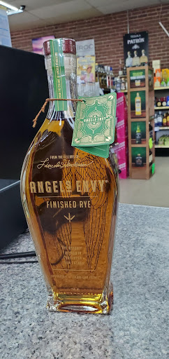 Liquor Store «Wine Vault», reviews and photos, 2 Fairbanks St, Framingham, MA 01701, USA