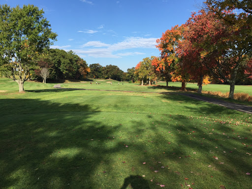 Golf Course «Robert T. Lynch Municipal Golf Course», reviews and photos, 1281 W Roxbury Pkwy, Chestnut Hill, MA 02467, USA