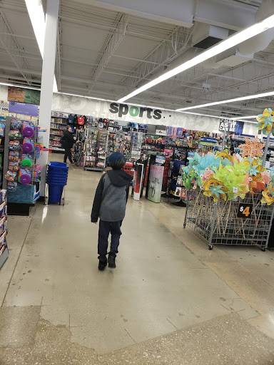 Variety Store «Five Below», reviews and photos, 1730 W Fullerton Ave #17, Chicago, IL 60614, USA