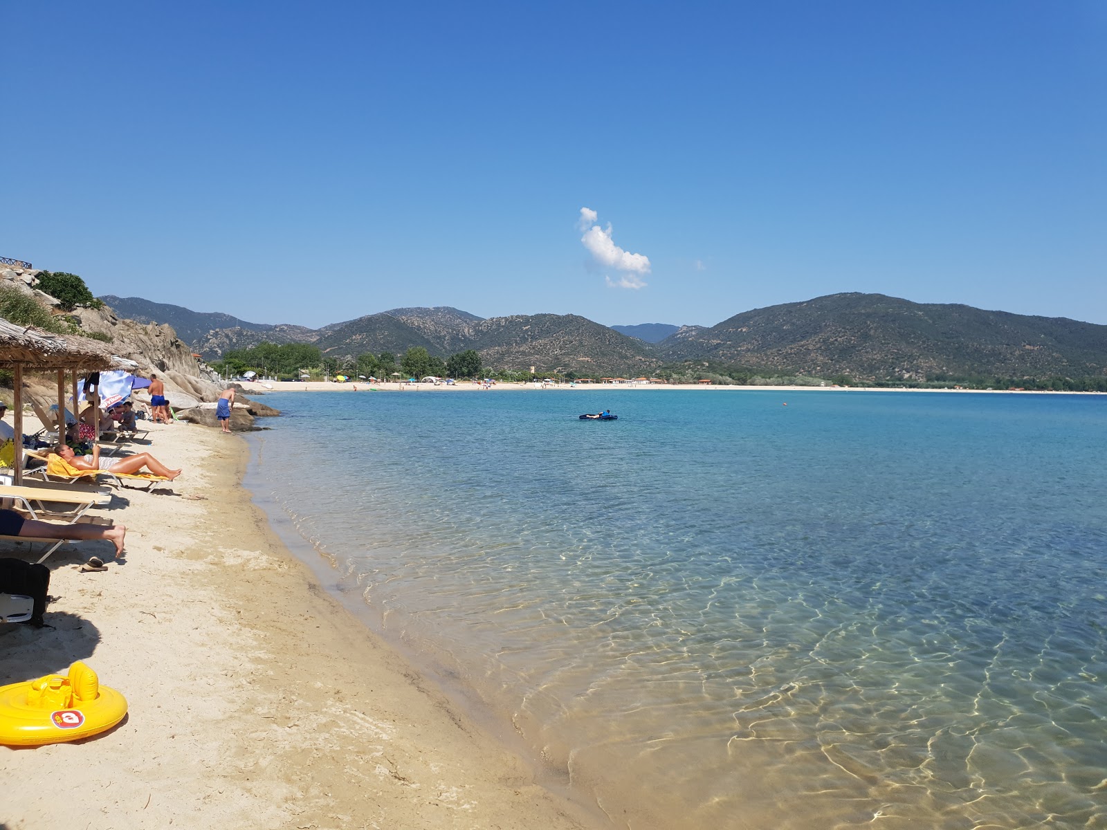 Fotografija Linaraki Beach z modra čista voda površino