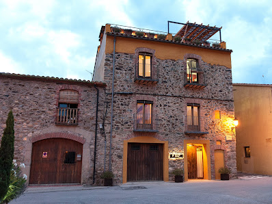 Casa Rural El Torn Plaça de l'Església, 4, 17780 Garriguella, Girona, España