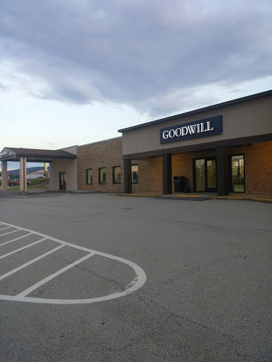 Thrift Store «Goodwill Retail Store», reviews and photos, 1025 Latrobe 30 Plaza Suite 119, Latrobe, PA 15650, USA