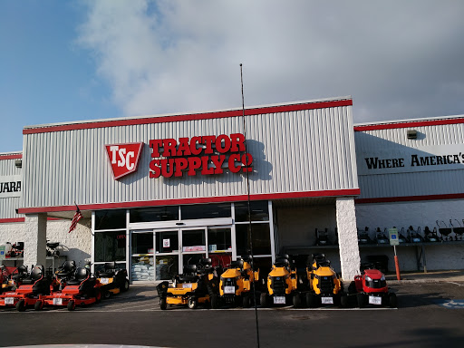 Home Improvement Store «Tractor Supply Co.», reviews and photos, 1530 S Main St, Boerne, TX 78006, USA