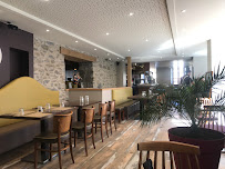 Atmosphère du Restaurant français Brasserie Les 2 Coqs à Bonneville - n°10