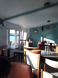 Atmosphère du La Cantine du Port IØ - Restaurant Saint-Trojan-les-Bains - n°3