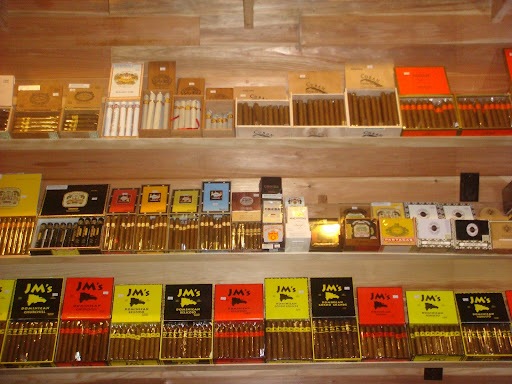 Tobacco Shop «Tobacco Royale Malibu Canyon - Cigars, Vapes & Glass», reviews and photos, 26500 Agoura Rd Suite 101, Calabasas, CA 91302, USA
