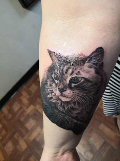 Tattoo Shop «HIGH NOON TATTOO», reviews and photos, 4215 N 16th St #9, Phoenix, AZ 85016, USA